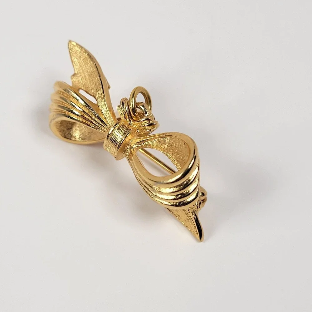 Vintage Corocraft Bow Shoe Dangle Brooch‎ Pin Gold Tone Rhinestone Jewelry